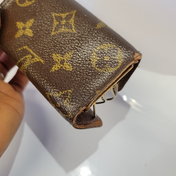Louis Vuitton Monogram Multicles 4 Key Holder - Picture 10 of 10